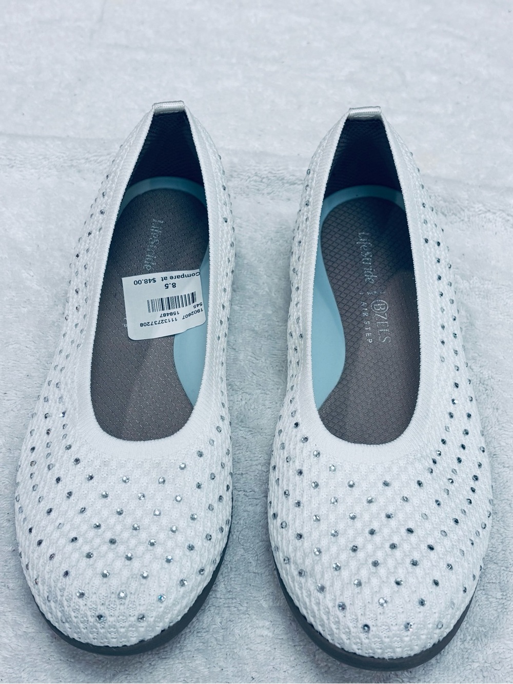 Brand New NWT Women's Crystal Embellished Flats - size 8.5 M - box 21